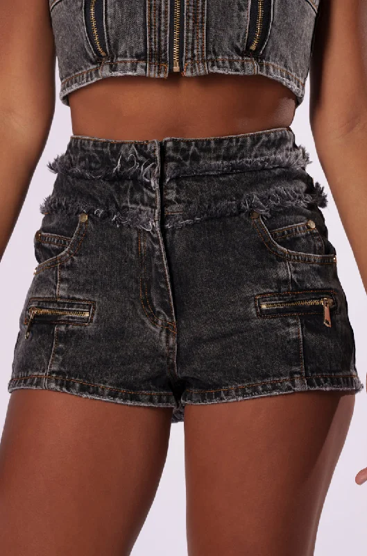 ZIP ME UP DENIM SHORT