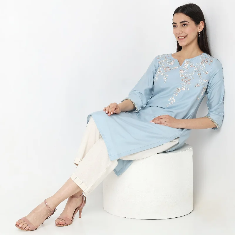 Straight Fit Embroidered Kurta